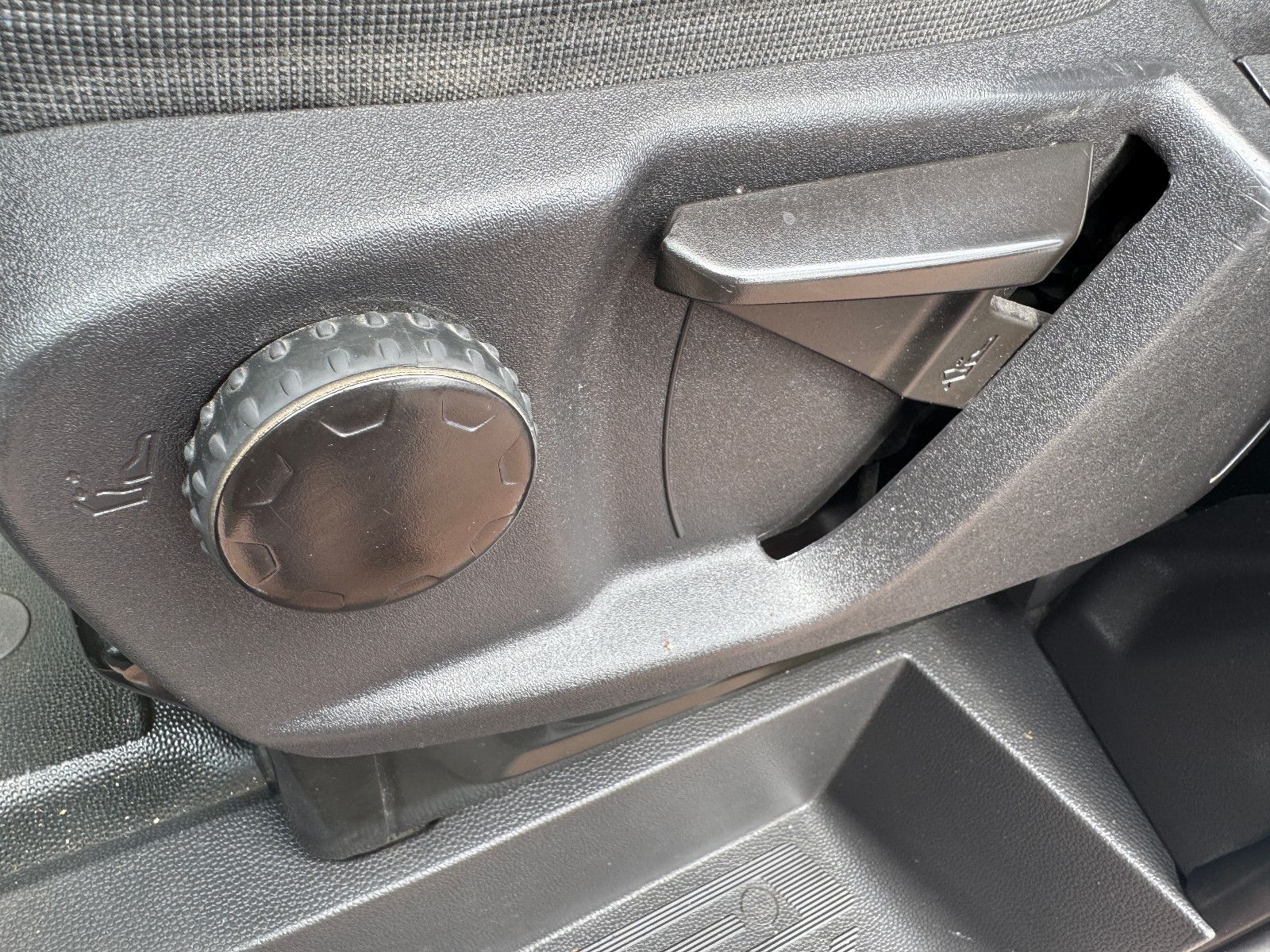 Fahrzeugabbildung Ford Transit Custom 2.2 TDCI HOCHDACH L2 H2 3-SITZER