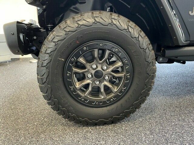 Fahrzeugabbildung Jeep 392 UNLIMITED RUBICON 6.4L-V8 SKY ONE TOP-CAM
