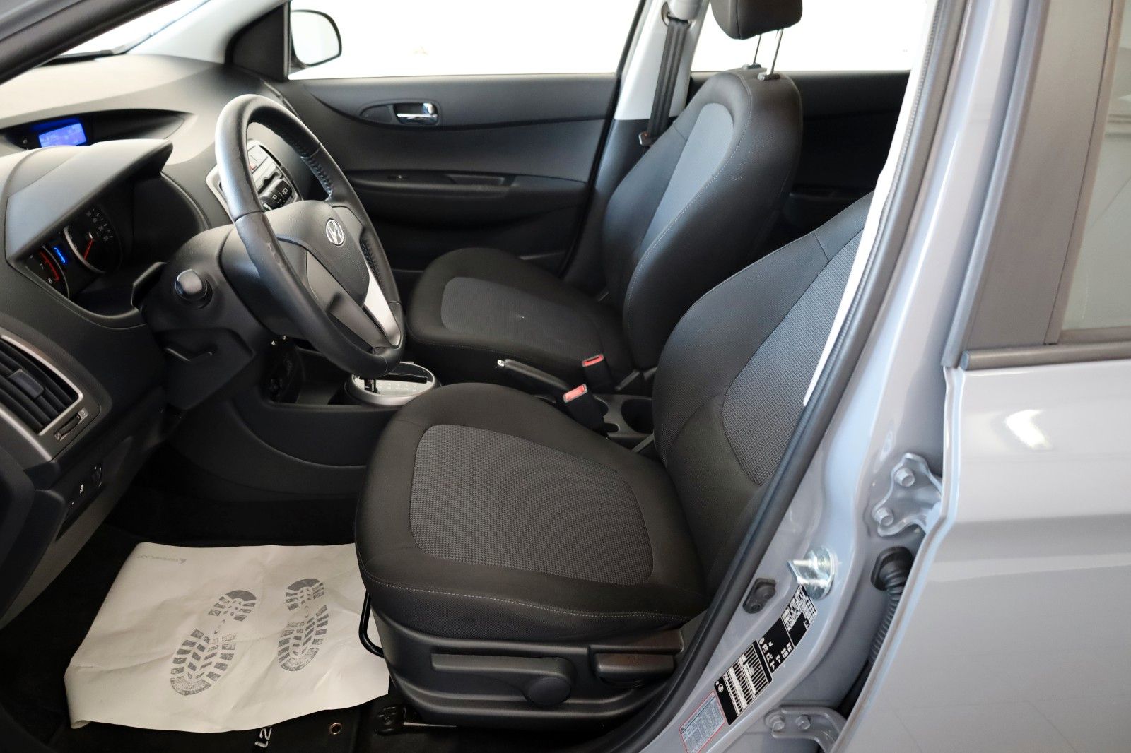 Fahrzeugabbildung Hyundai i20 1.4 Automatik ,Aluräder