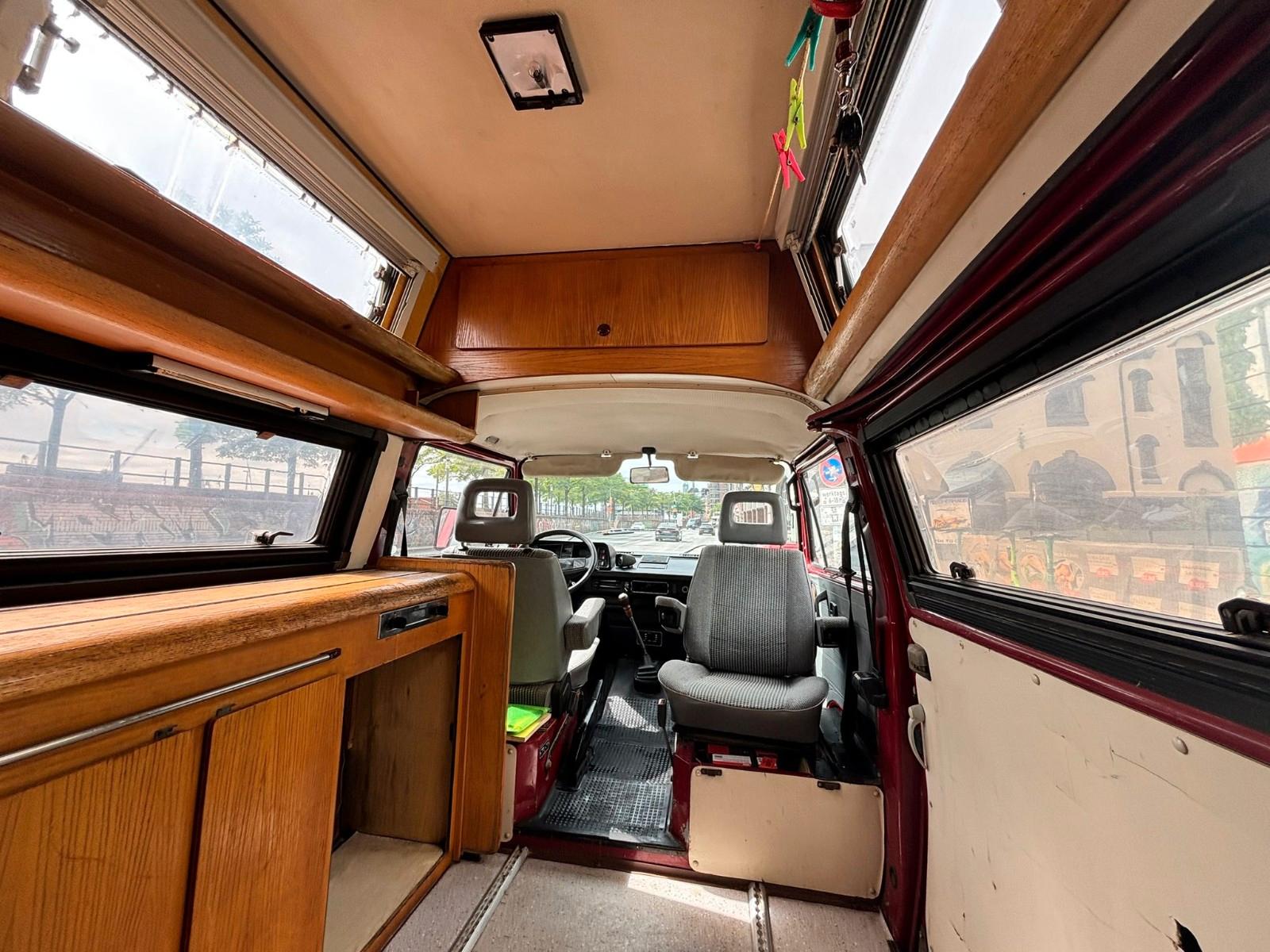 Volkswagen T3 - gepflegter Wohnmobil-Klassiker mit Hochdach