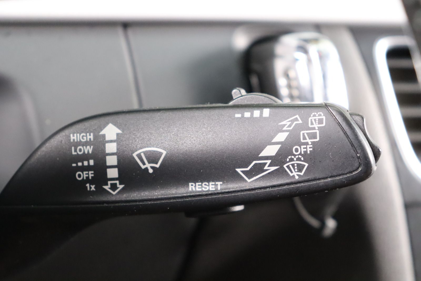 Fahrzeugabbildung Audi A4 Avant 2.0 TDI S-line * Bi- Xenon * Navi * Amb