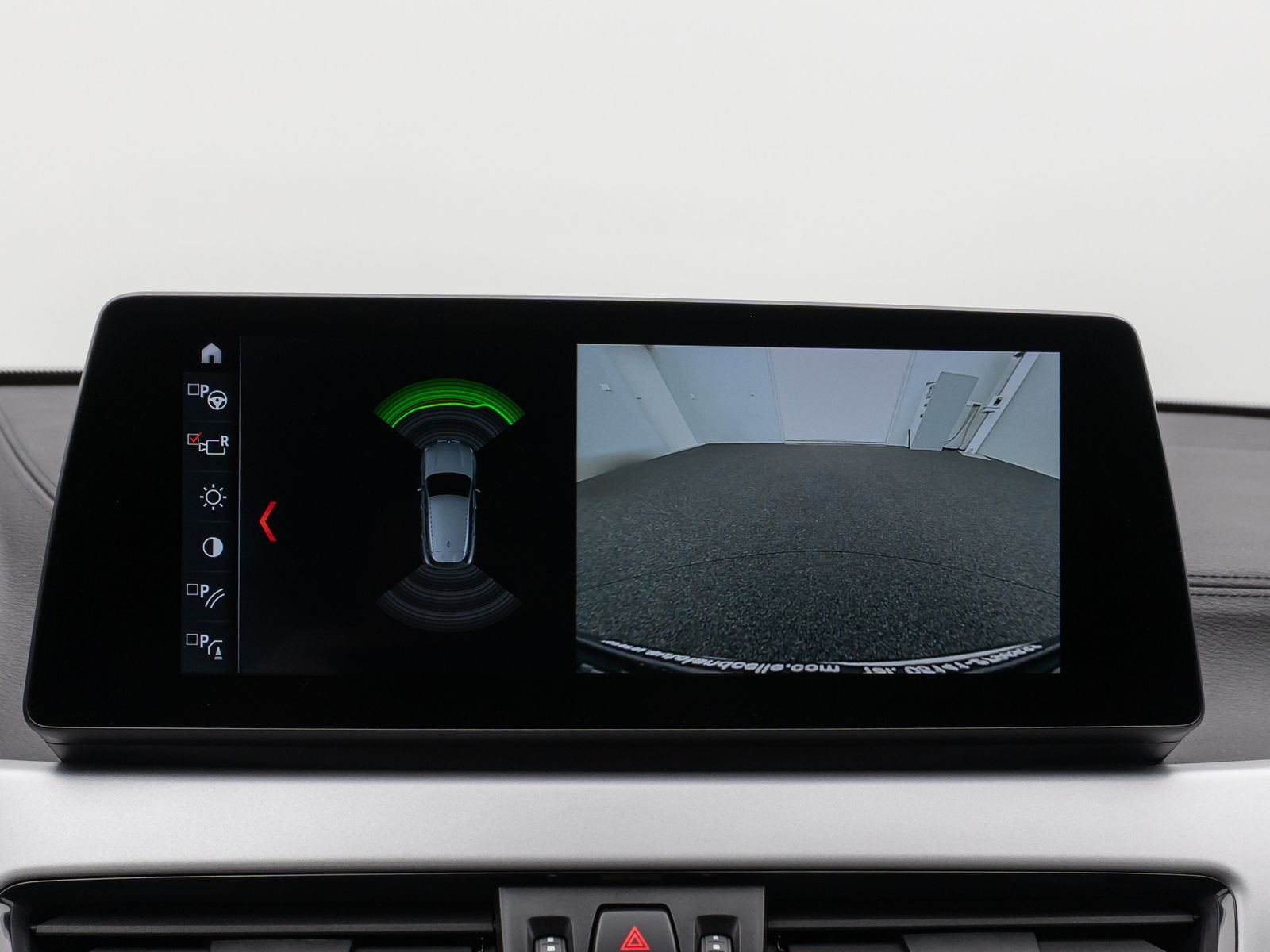Fahrzeugabbildung BMW X2 xD25e Kamera HUD DAB HiFi Navi+Komfort Alarm