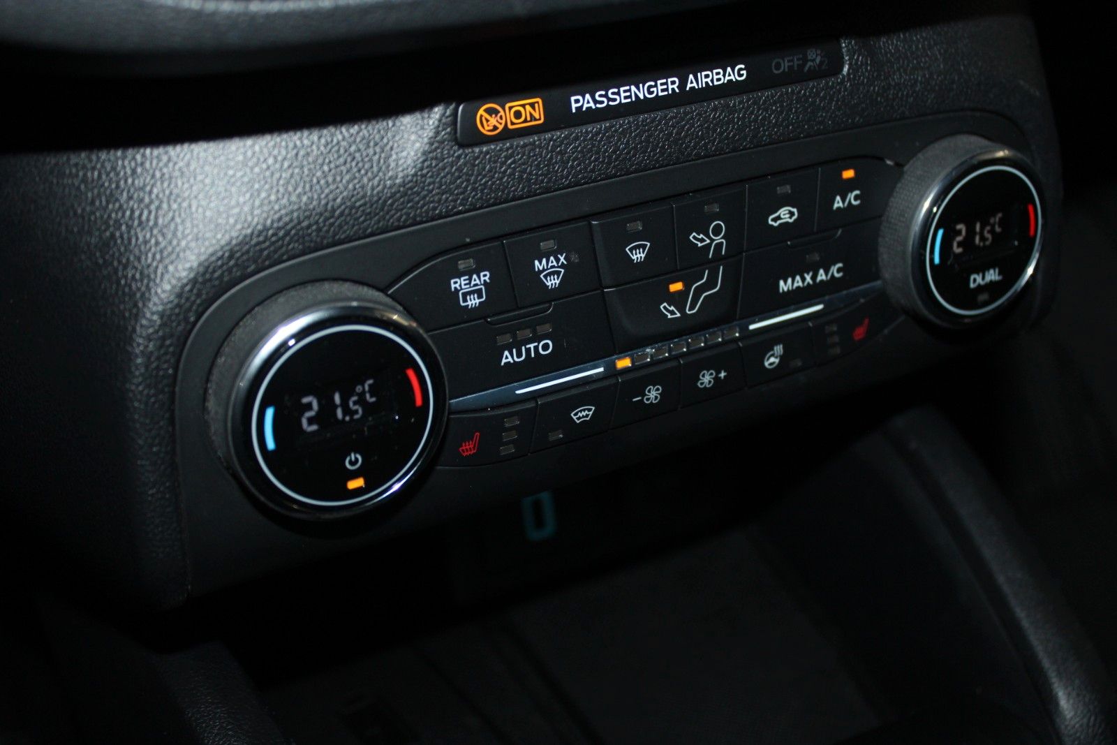 Fahrzeugabbildung Ford Focus ST-Line Automatik WinterPaket CAM ACC