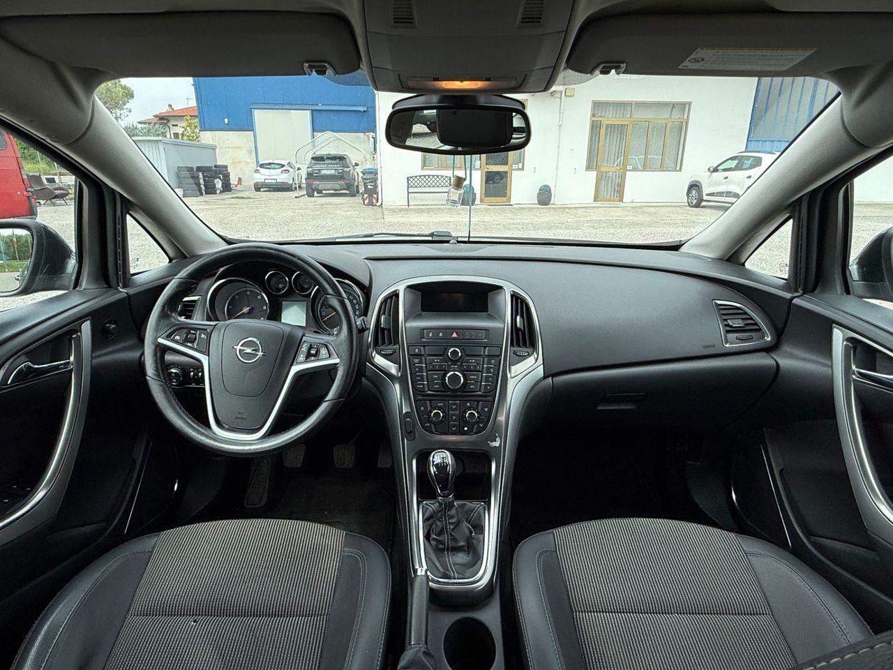 Opel Astra 2013 — photo 15