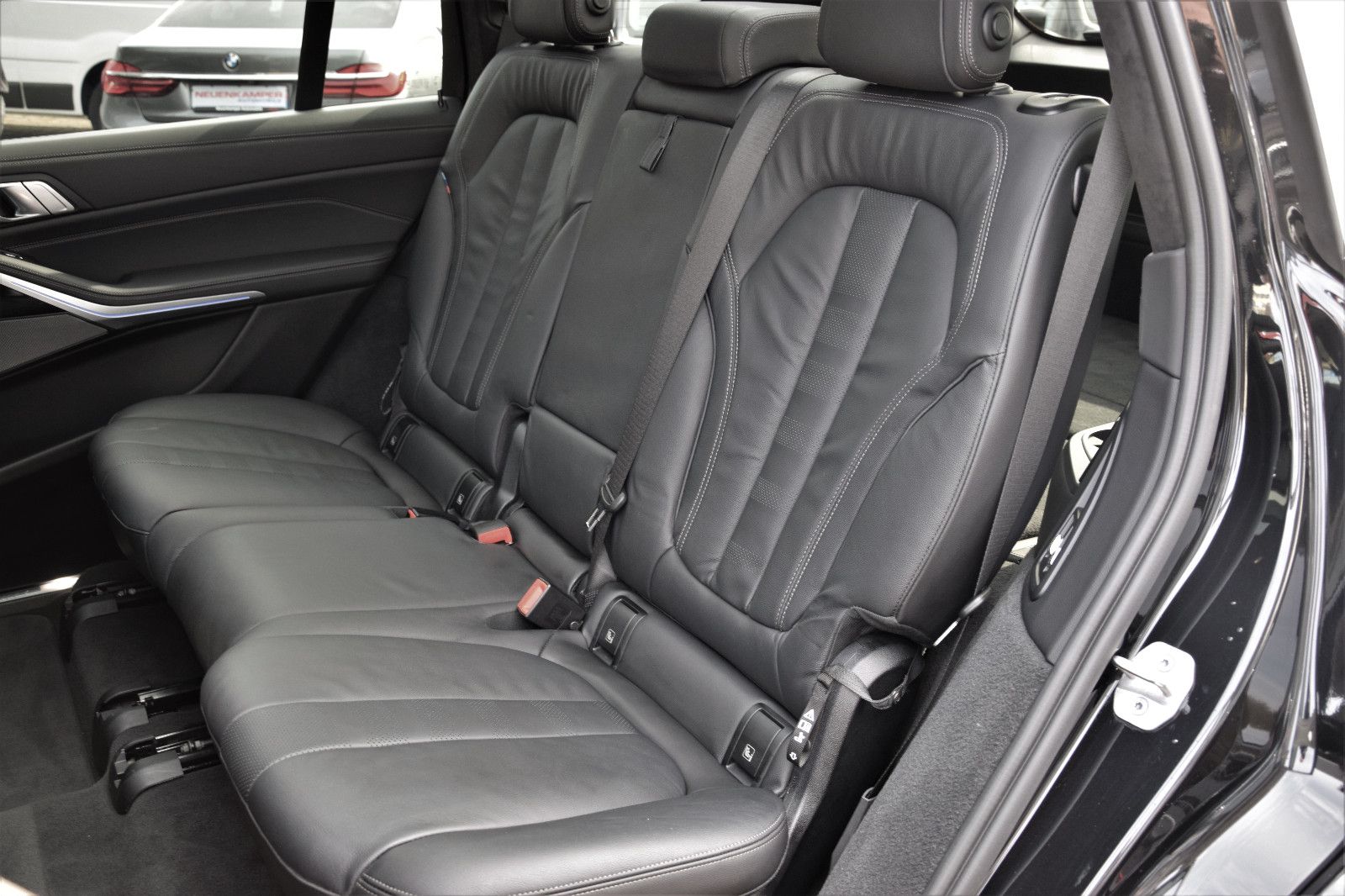 Fahrzeugabbildung BMW X7 40d xDrive M Sport Pano Laser h/k ACC 360°21"