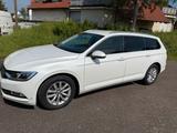 Volkswagen VW Passat Variant 2,0 TDI B8 in weiß Volks... - Volkswagen Passat Variant: W8