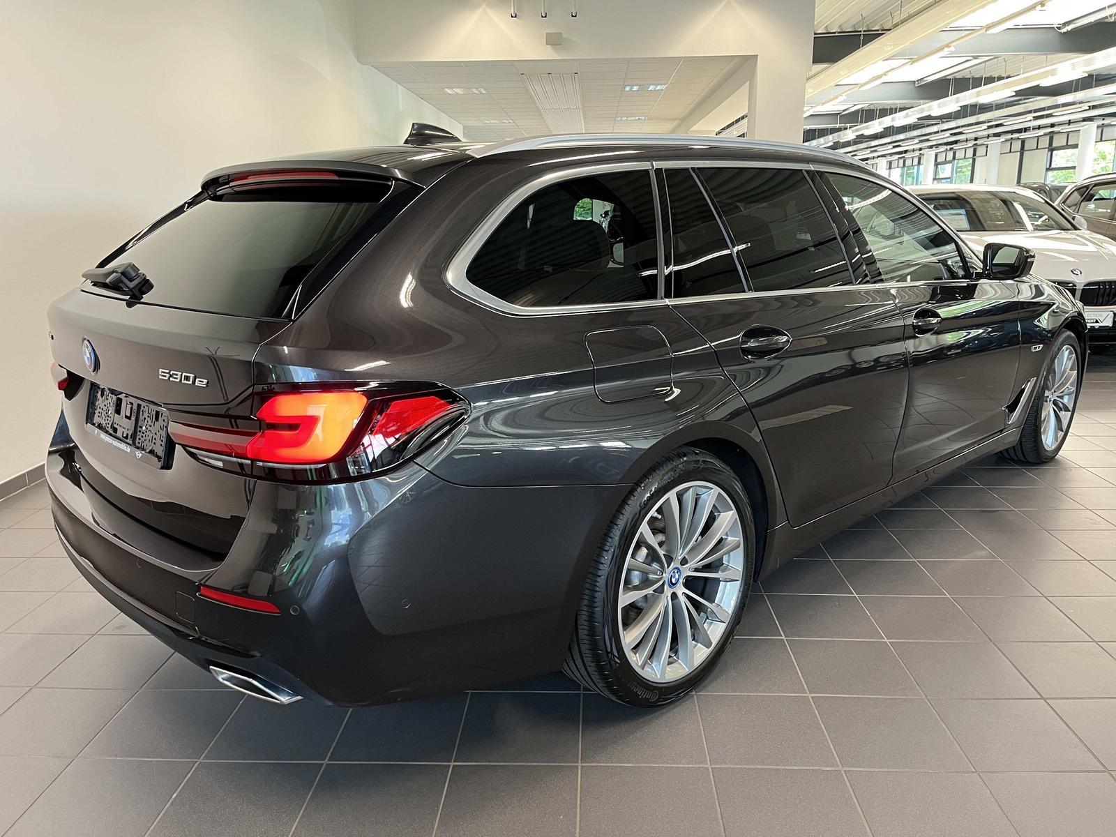 BMW 530e xDrive Touring HUD ACC RFK NAVI LED Laser D