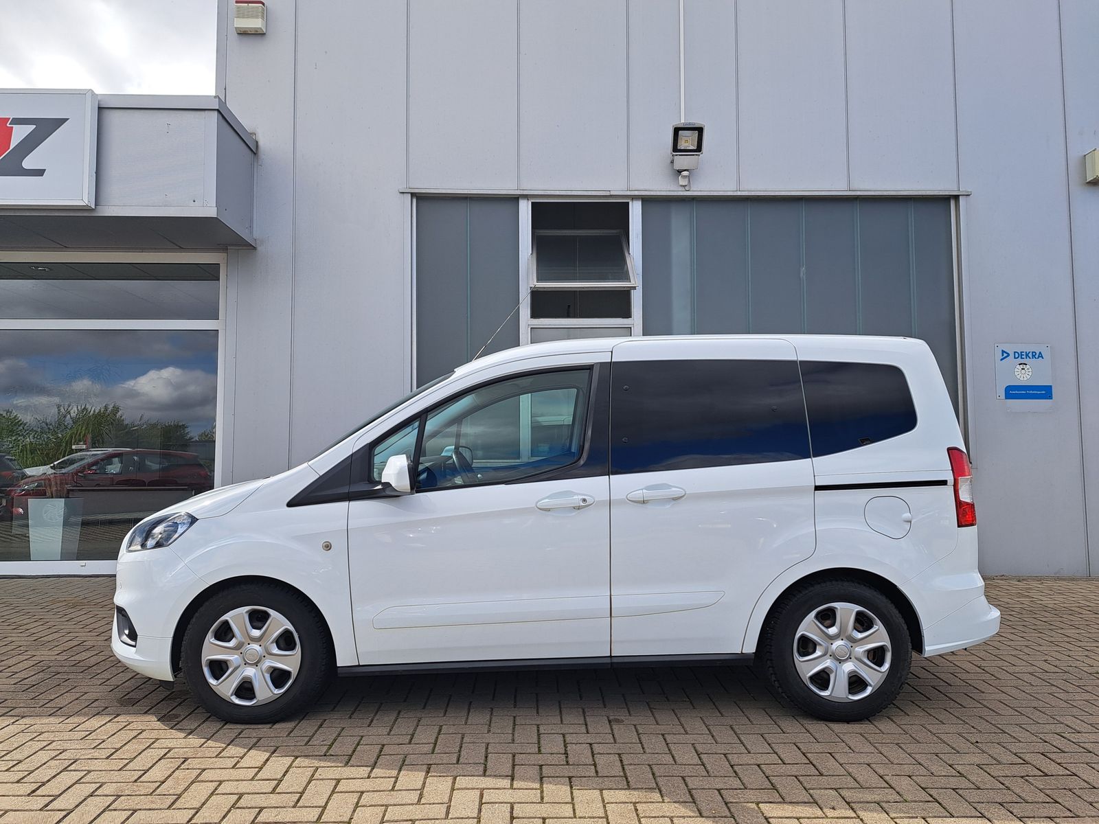 Fahrzeugabbildung Ford Tourneo Courier Trend 1.5 TDCI NAVI WINTERPAKET