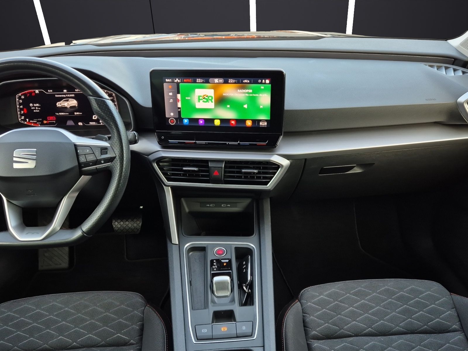 Fahrzeugabbildung SEAT Leon eTSI FR-Line DSG LED Navi GRA PDC SH