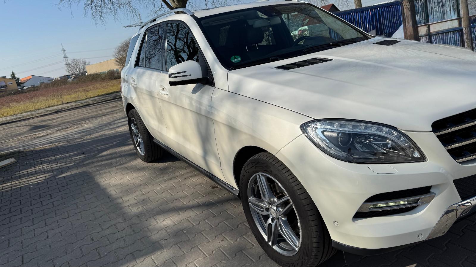 Mercedes-Benz ML 350CDI(258PS)VOLLAUSSTATUNG+STANDHEIZUNG+AHK
