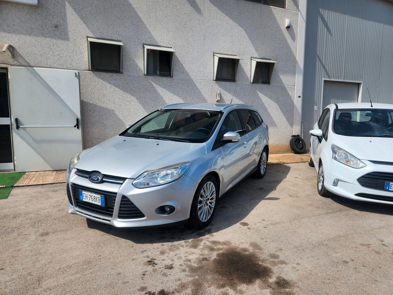 Ford Focus 2011 — вигляд ззаду
