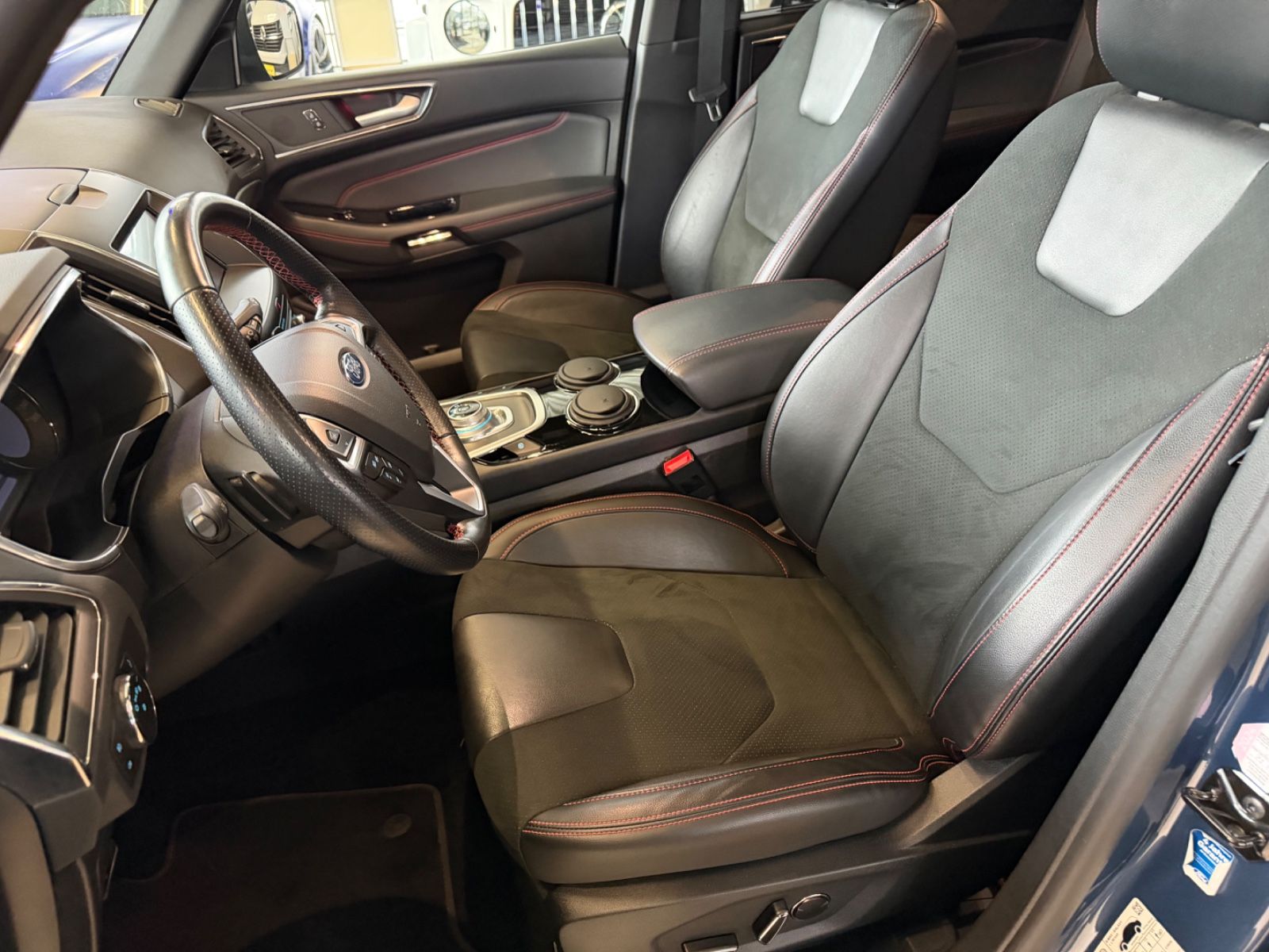 Fahrzeugabbildung Ford S-Max ST-Line *Pano* 7 Sitzer