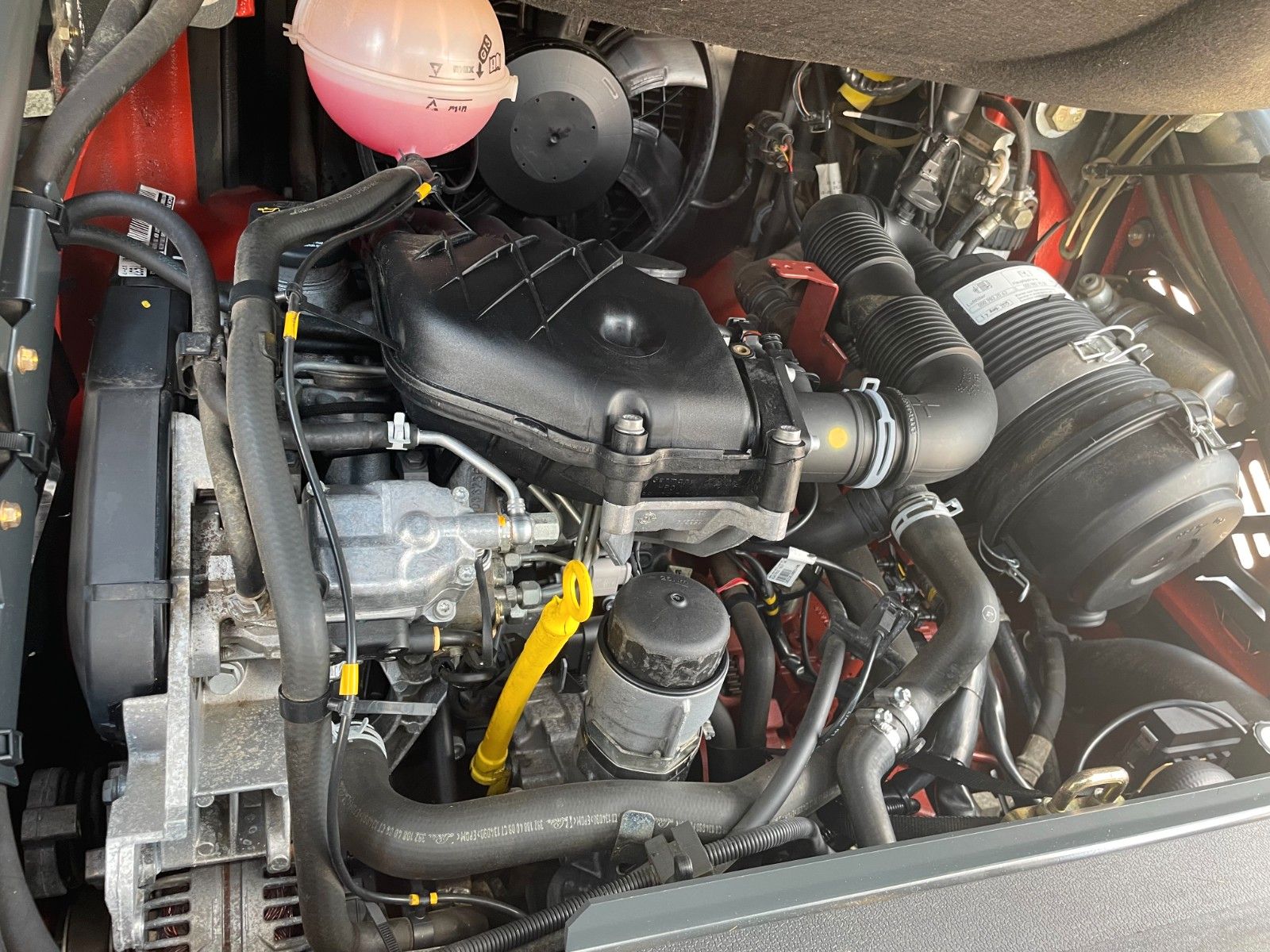 Fahrzeugabbildung Linde H20D-02/600 / Triplex 4,6m / 1.332h / Diesel