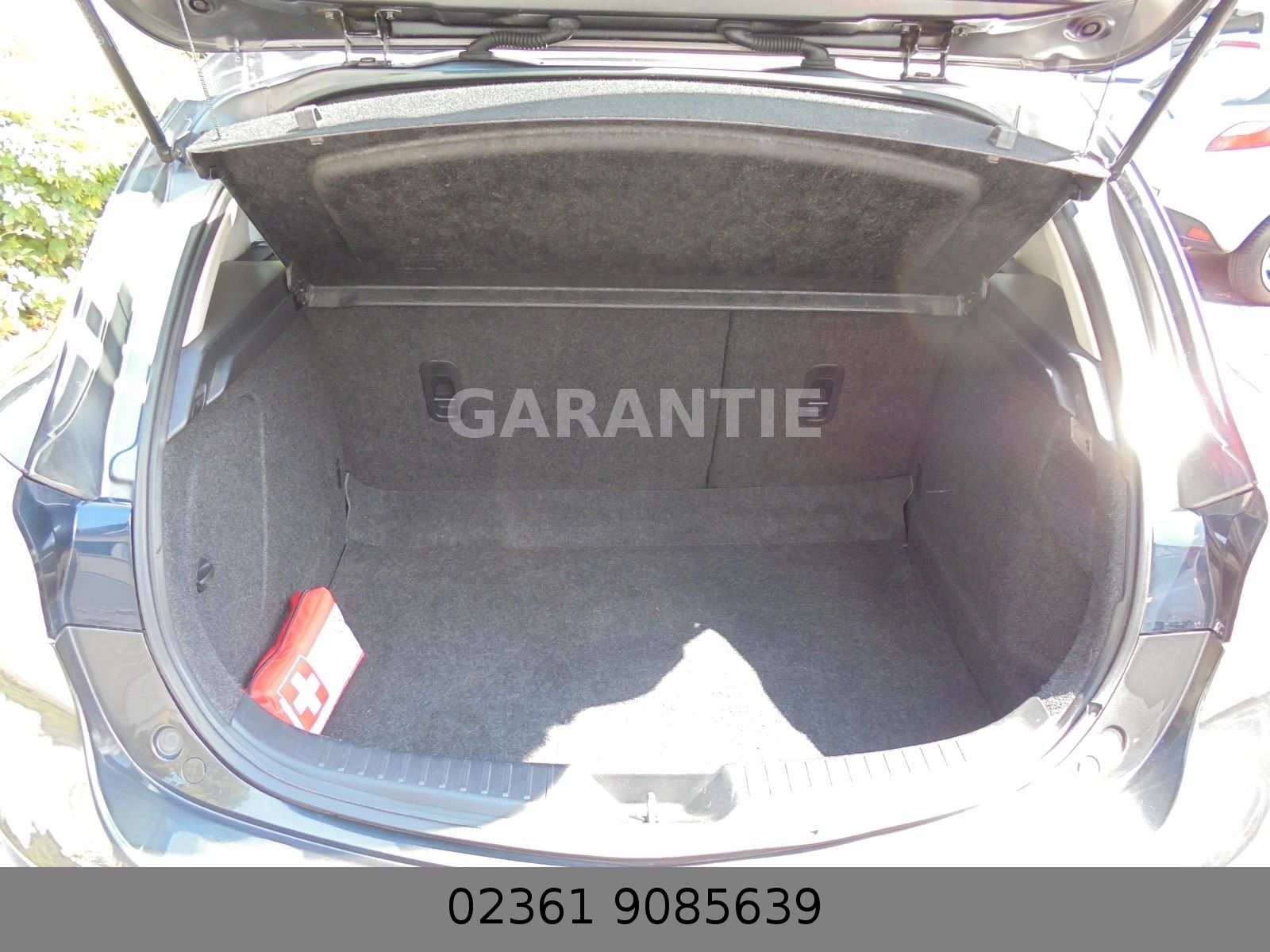 Fahrzeugabbildung Mazda 3 Lim. Exclusive-Line Automatik/Klima/Shz/PDC/