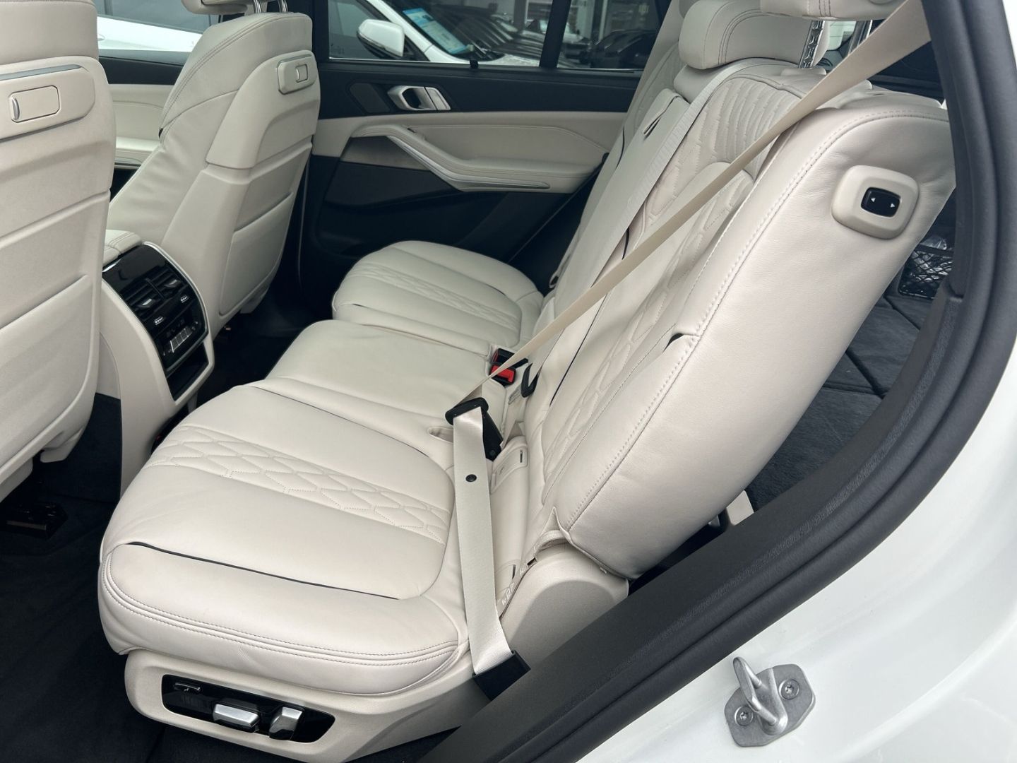 Fahrzeugabbildung BMW X5 30d xDrive,M Sport,7-Sitzer,Standheizung,AHK