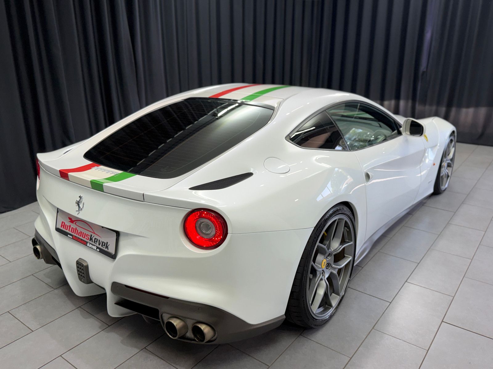 Fahrzeugabbildung Ferrari F12 Berlinetta|RACING-SEATS|NOVITEC-UMBAU|LIFT