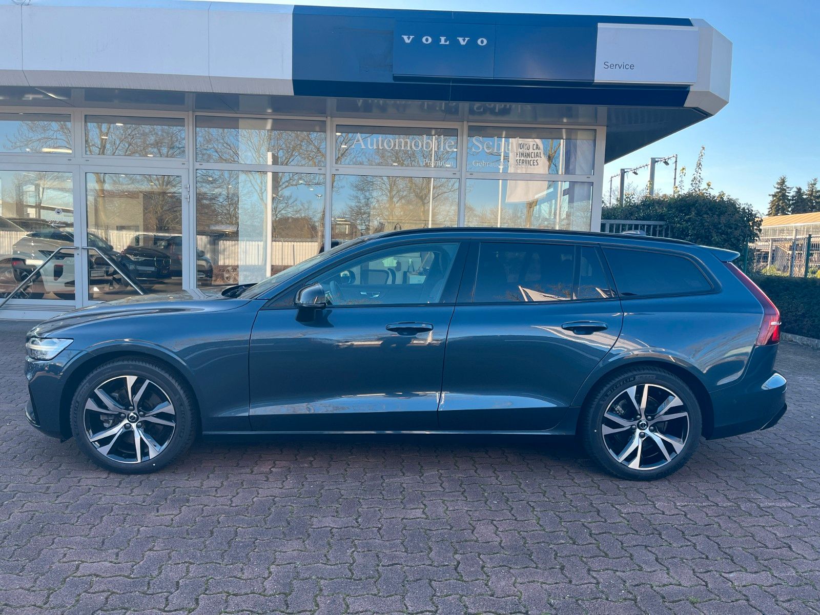 Volvo V60 B4 DCT Plus Dark