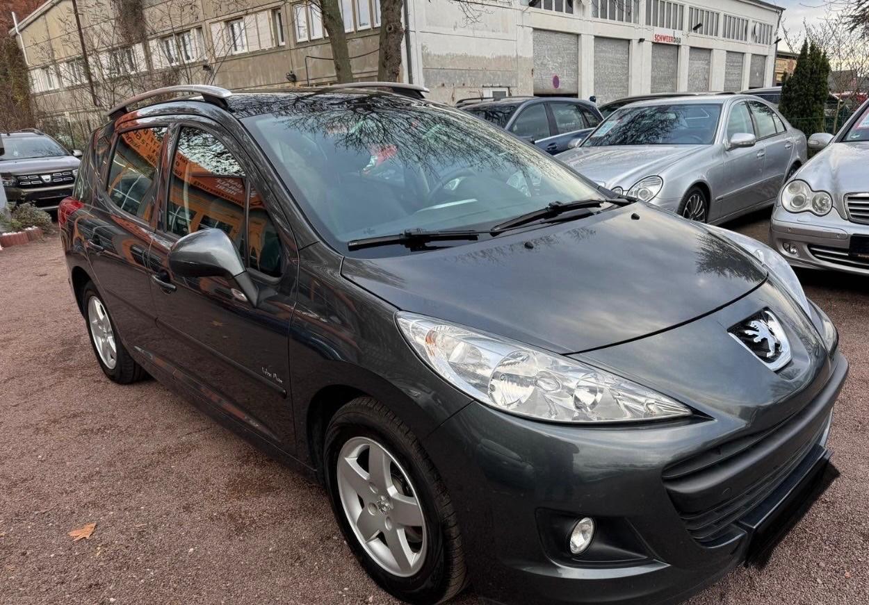 Peugeot 207 2011 — interior