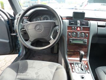 Mercedes E 230 - 10