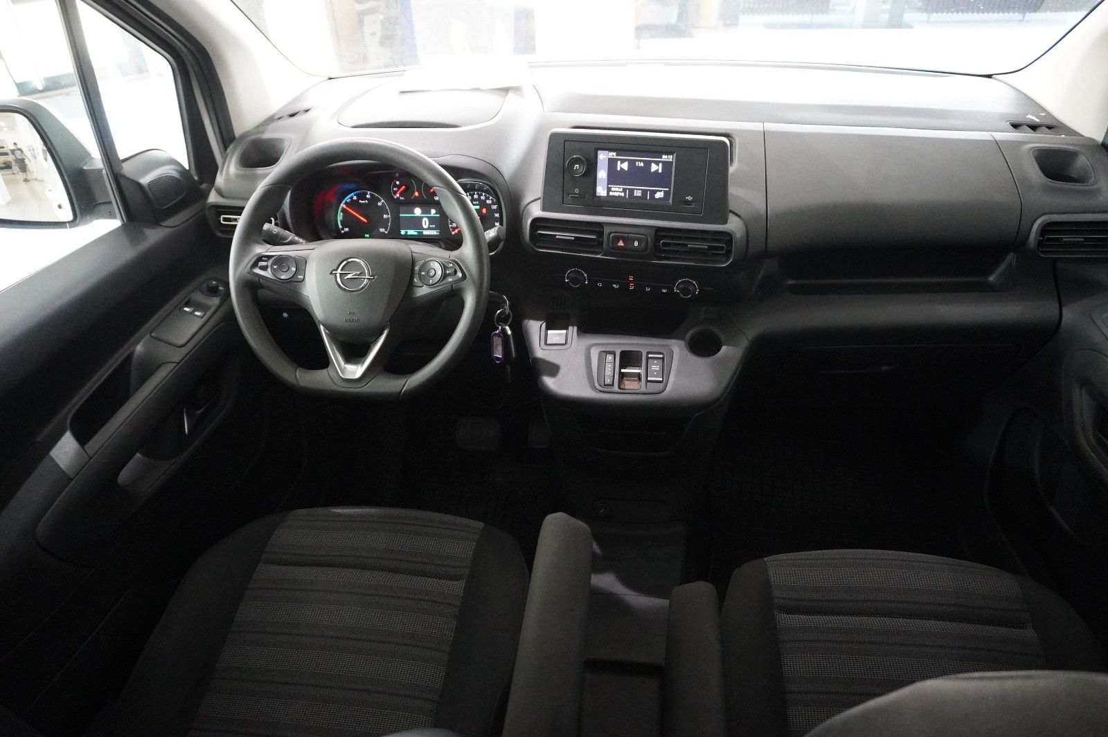 Fahrzeugabbildung Opel Combo-e LIFE EDITION 11KW KLIMA/PDC/TEMP./DAB+