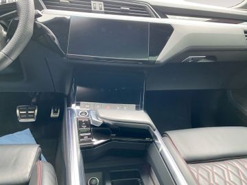 Audi Q8 e-tron - 11