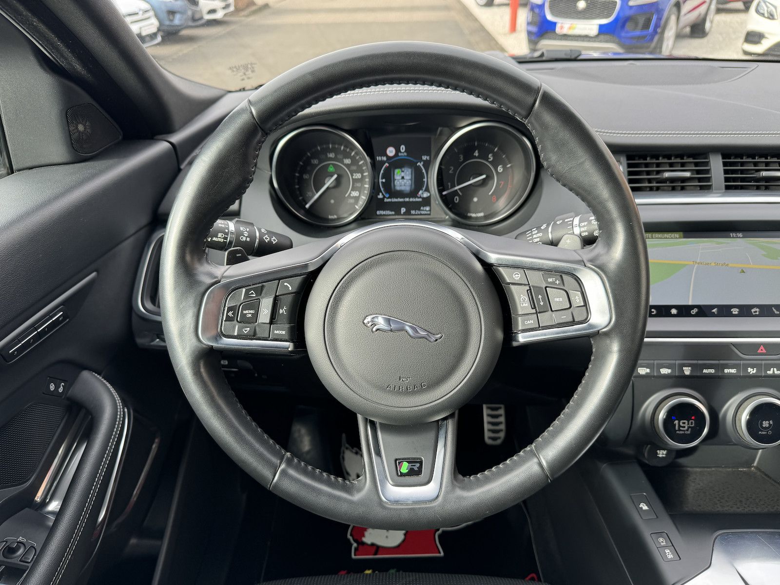 Fahrzeugabbildung Jaguar E-Pace P250 R-Dynamic Black LED/Nav/VZE/Spur/ACC
