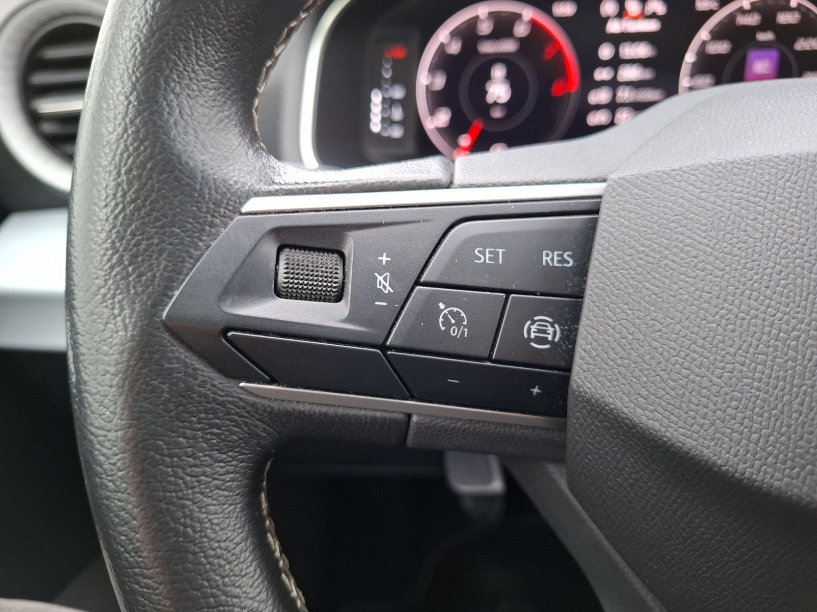 Fahrzeugabbildung SEAT Ibiza TSI Style LED AID GRA RFK SH LM