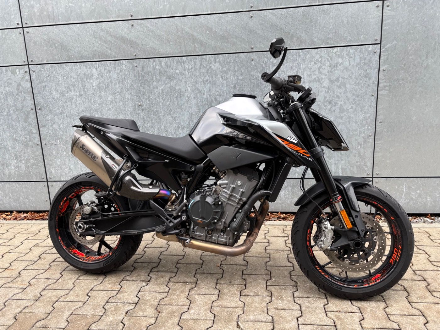 Fahrzeugabbildung KTM 790 Duke Akrapovic viel Zubehör