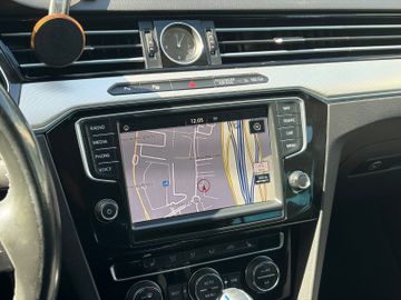 Volkswagen Passat - 11