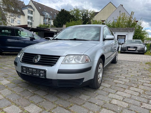 Volkswagen Passat Lim. Basis 1.6/Klimaanlage/Euro4