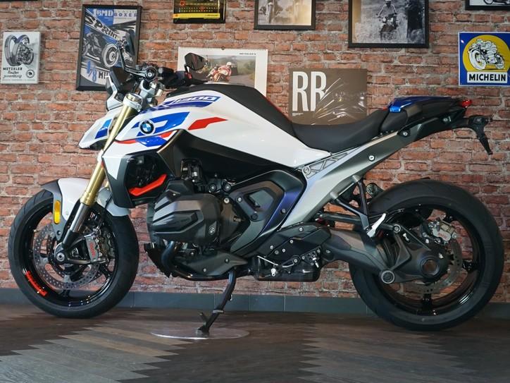 BMW R 1300 R Performance 3 Pakete, M-Batterie, SOS
