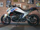 BMW R 1300 R Performance 3 Pakete, M-Batterie, SOS