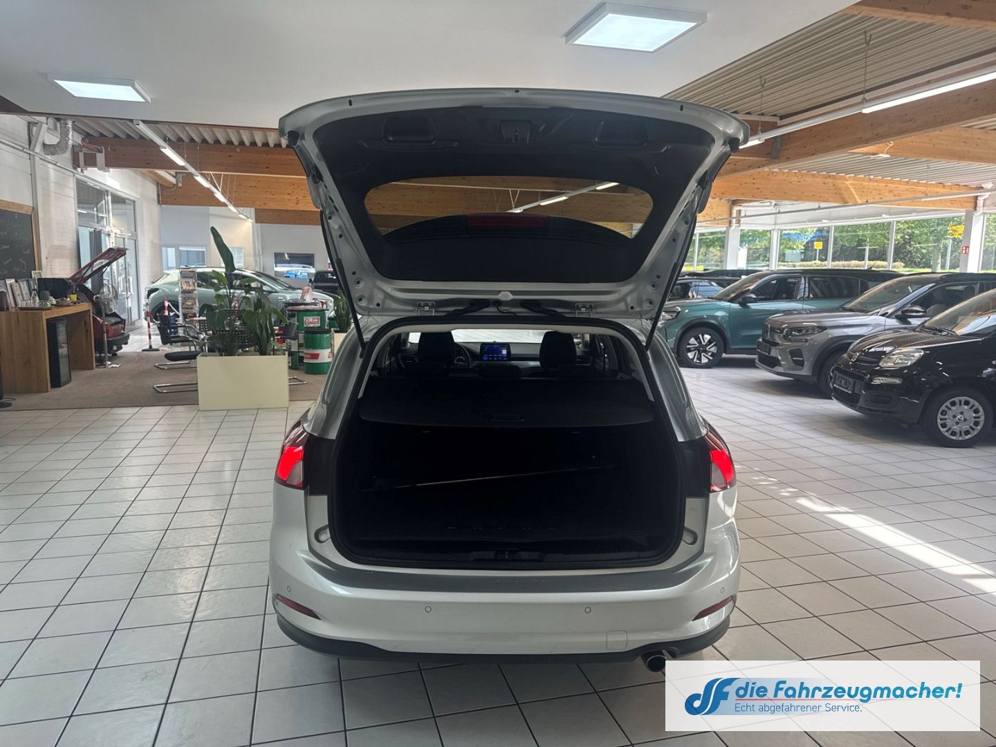 Fahrzeugabbildung Ford Focus Turnier Cool & Connect Navi LED Apple CarP