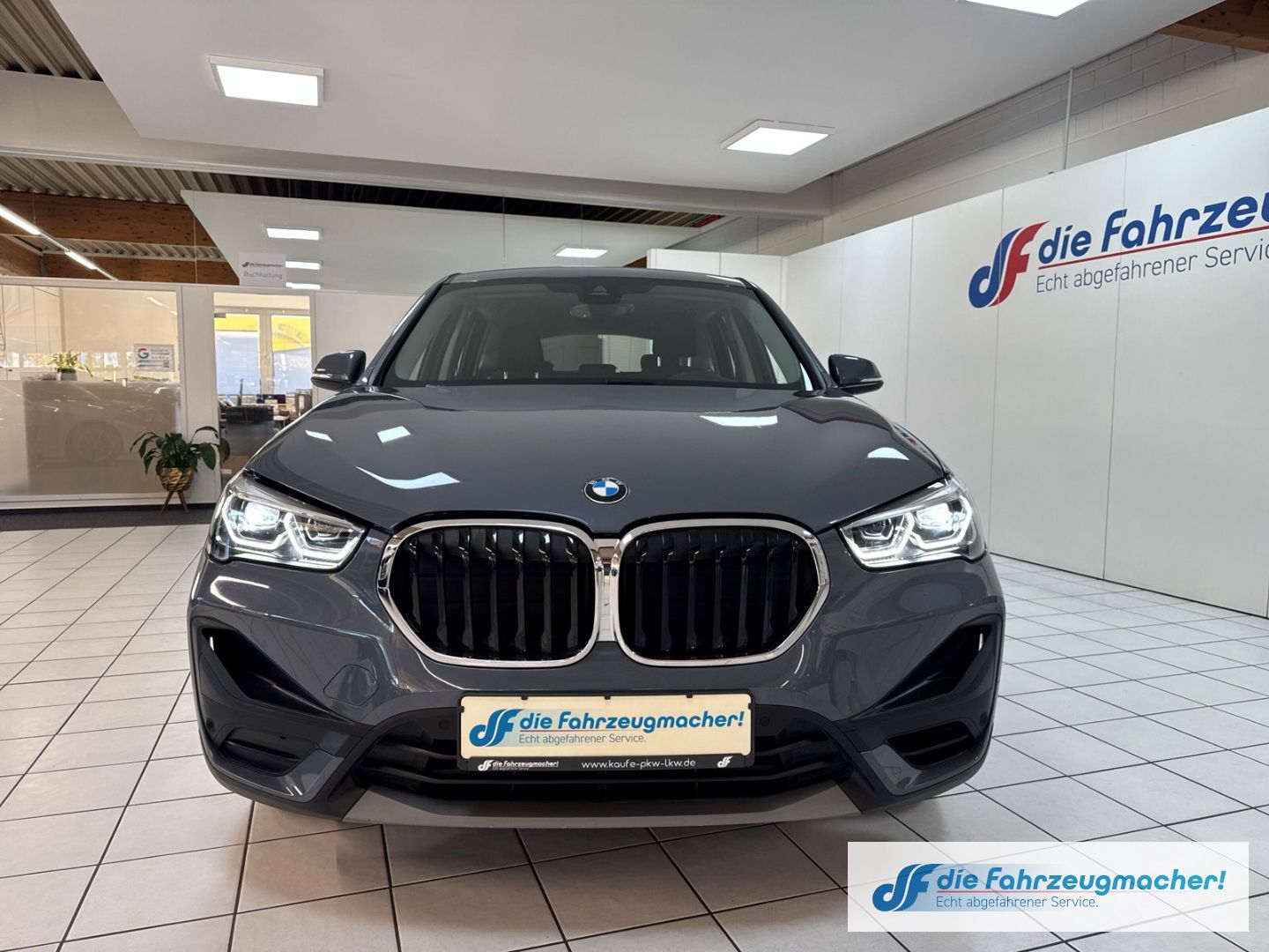 Fahrzeugabbildung BMW X1 sDrive 18 i Advantage Sound Sportsi. LED el.H