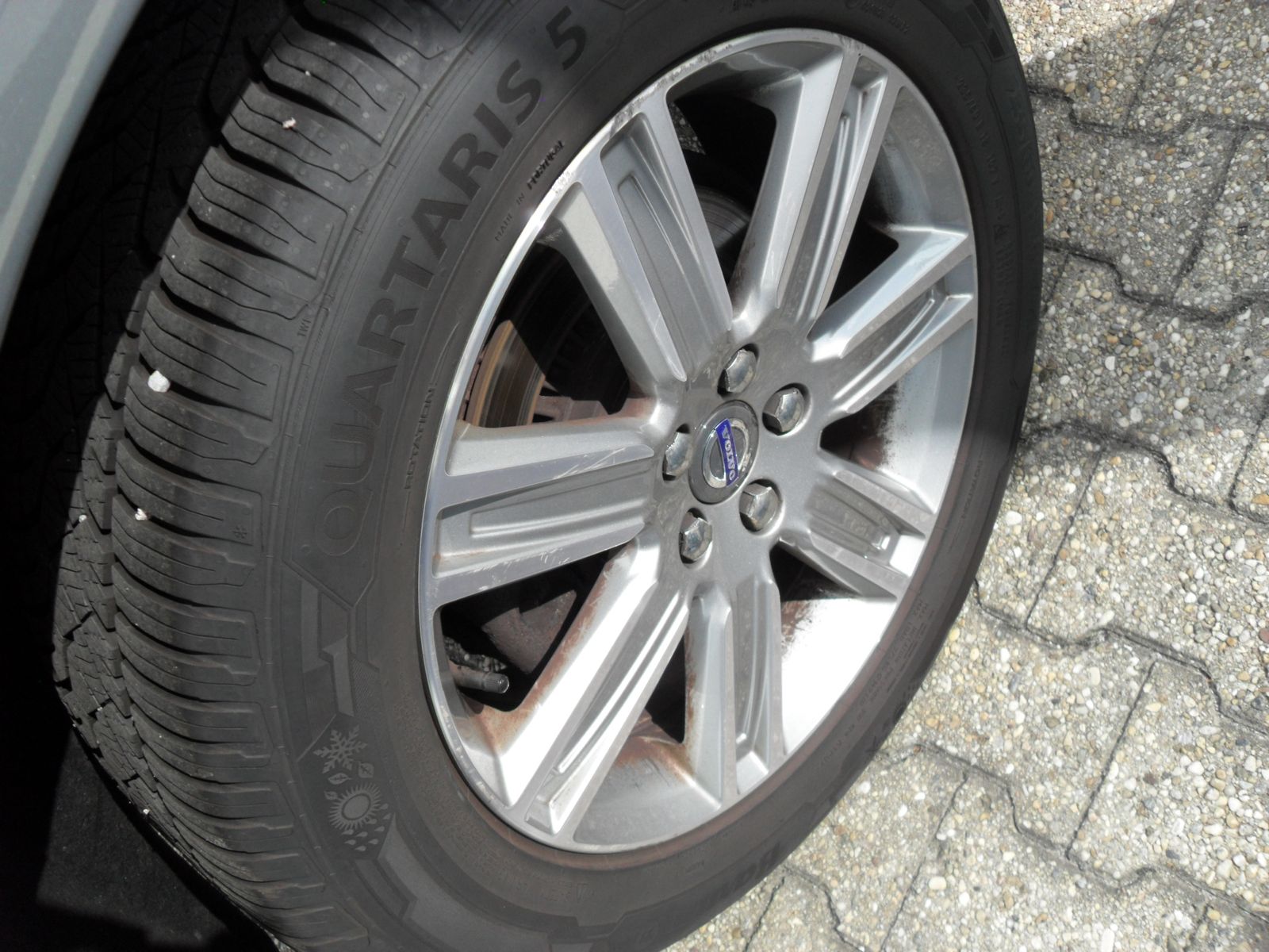 Fahrzeugabbildung Volvo XC 60 2.0 Automatik - Momentum 2WD