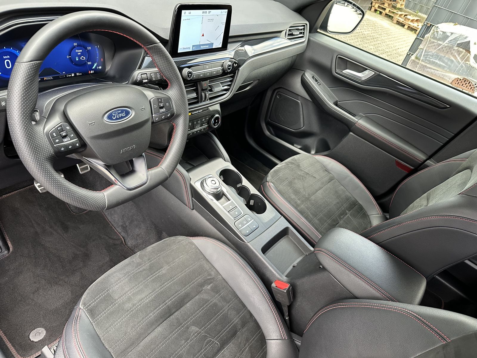 Fahrzeugabbildung Ford Kuga 2.5 Plug-In Hybrid ST-Line X NAV+LED+KAMERA