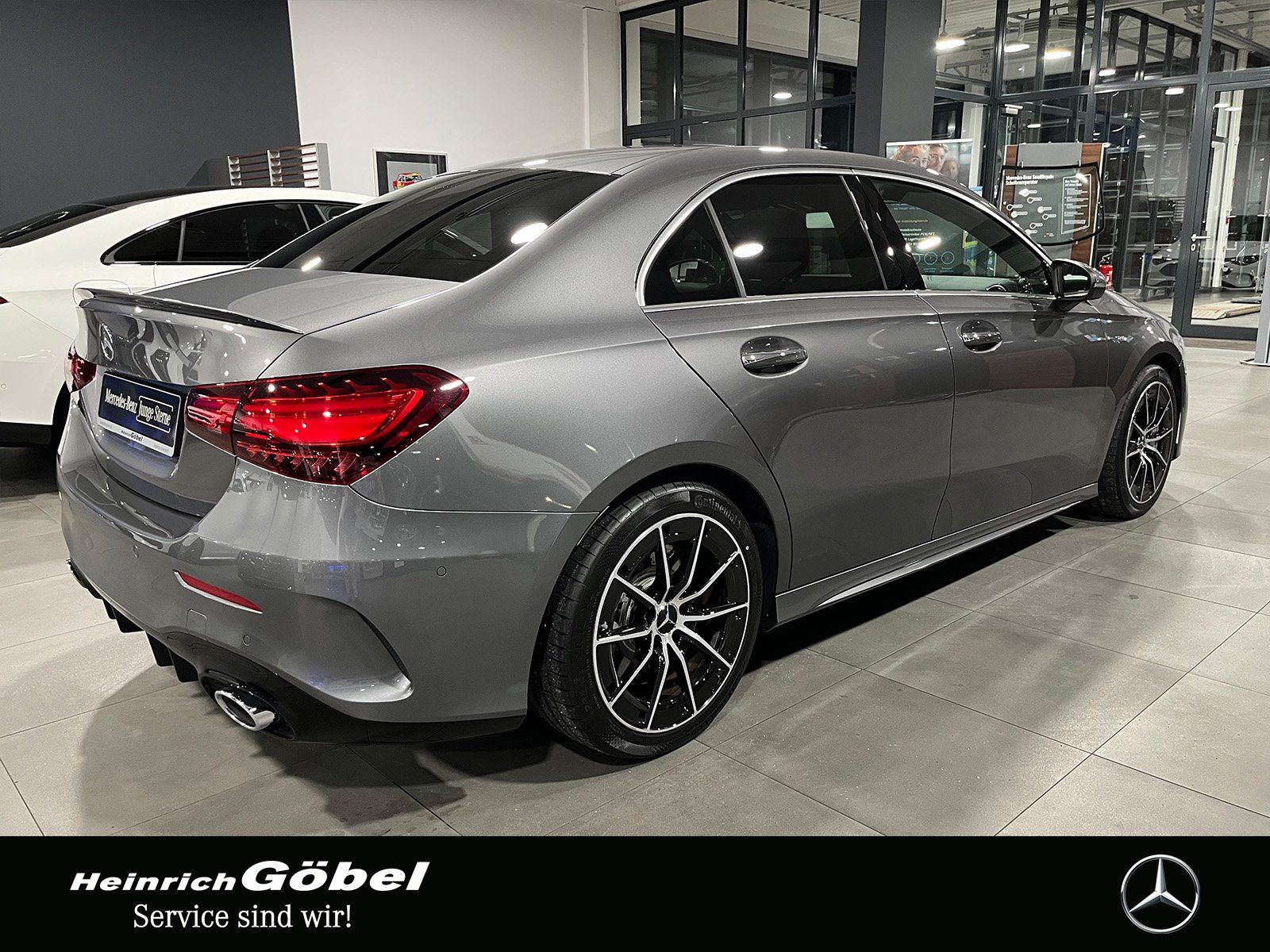 Fahrzeugabbildung Mercedes-Benz A 35 4M Lim. PANO+MULTIBEAM+KAMERA+AMBIENTE+NAVI