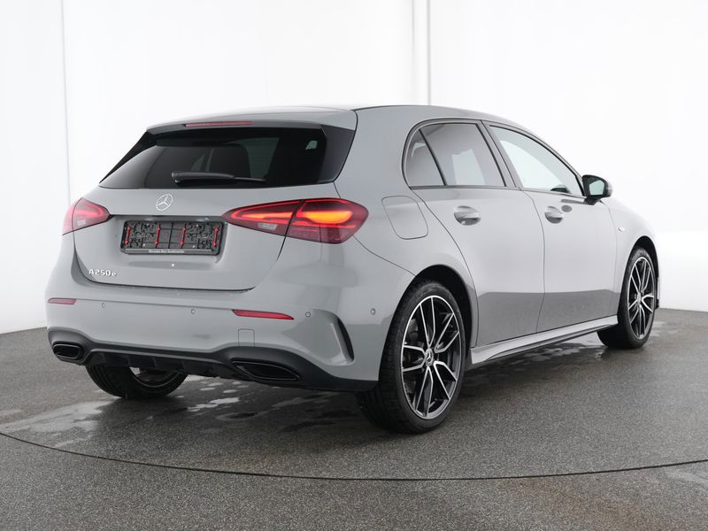 Fahrzeugabbildung Mercedes-Benz A 250 e AMG Special Edition+Night+11kW+Totw+Kam