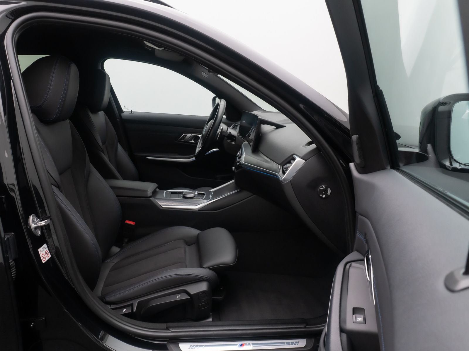 Fahrzeugabbildung BMW 330e M Sport HUD Kamera HiFi DAB Komfort Alarm