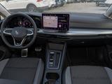 Volkswagen Golf VIII Variant 1.5 eTSI DSG GOAL NAVI AHK ARE - Volkswagen: Goal