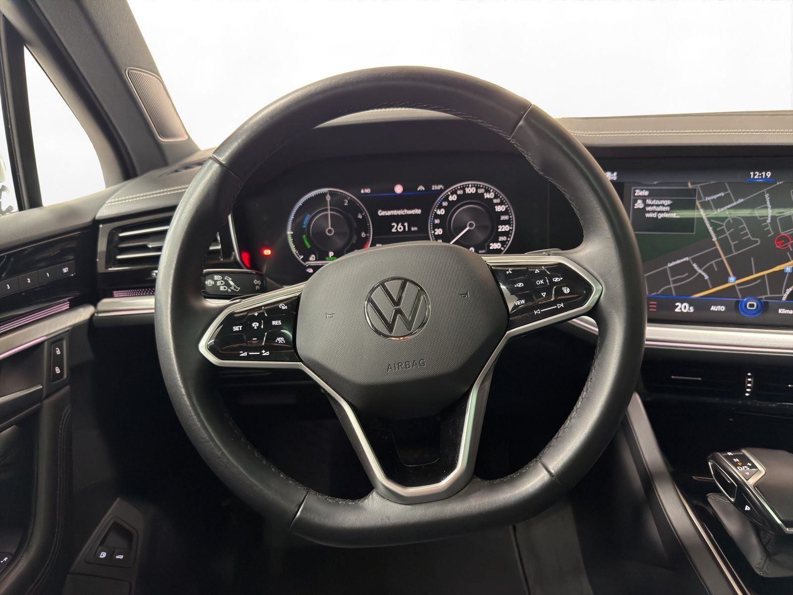 Volkswagen Touareg 3.0 eHybrid AHK Pano Matrix LM 21 360° foto 20