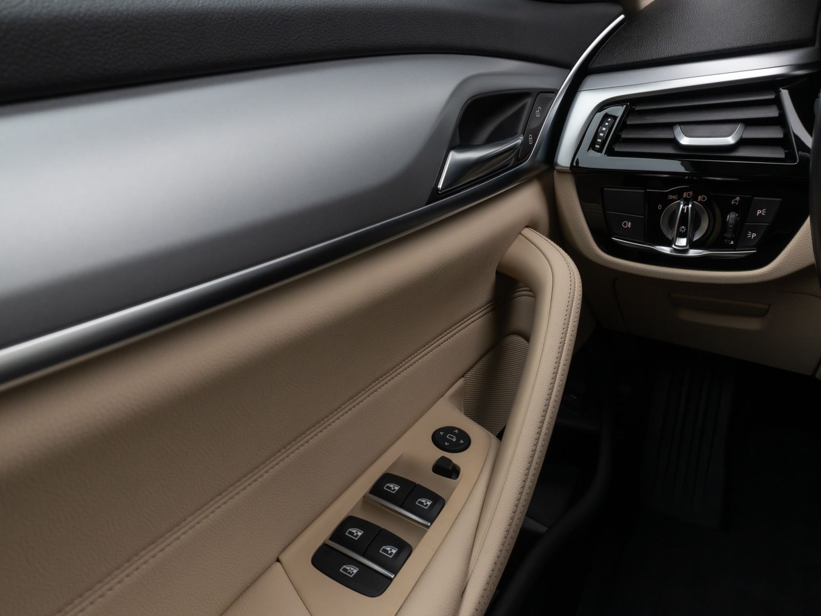 Fahrzeugabbildung BMW 520d Kamera HUD DAB CockPitPro Sitzhzg Alarm LED