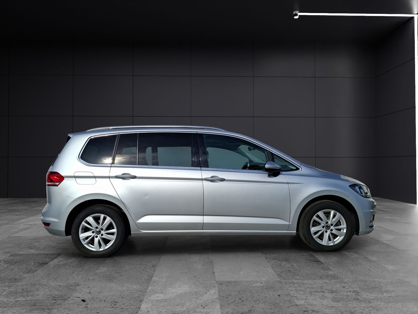 Fahrzeugabbildung Volkswagen Touran TSI Highline DSG 7-Si AHK AID ACC RFK SH