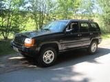 Jeep Grand Cherokee 5.2 V8 4x4 - Jeep Grand Cherokee mit Benzin-Antrieb: Geländewagen, 2.5