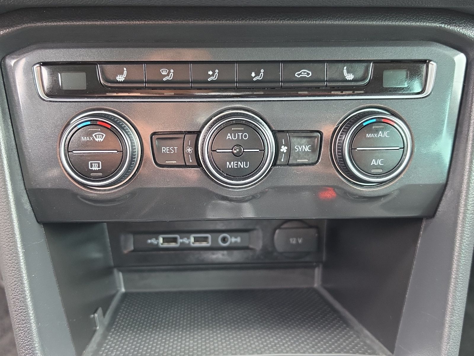 Fahrzeugabbildung Volkswagen Tiguan Comfortline BMT/Start-Stopp Aus 1.Hand