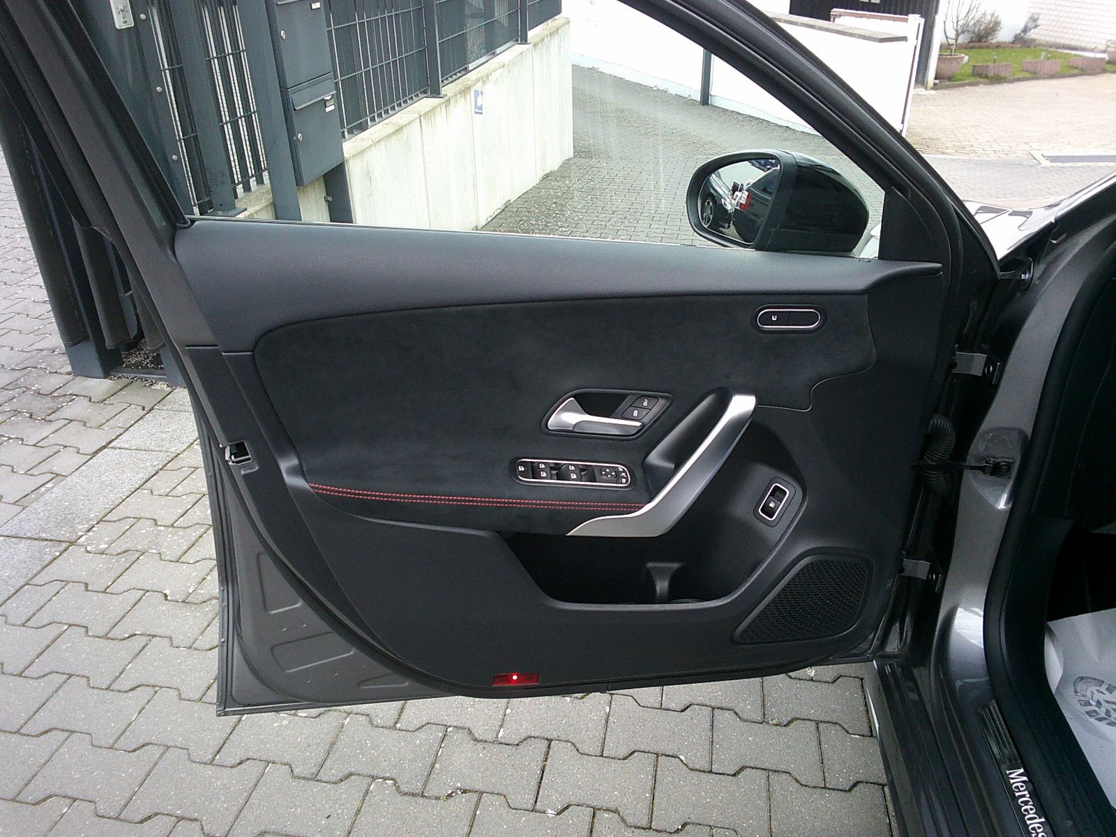 Fahrzeugabbildung Mercedes-Benz A 250 e AMG / Night-Paket