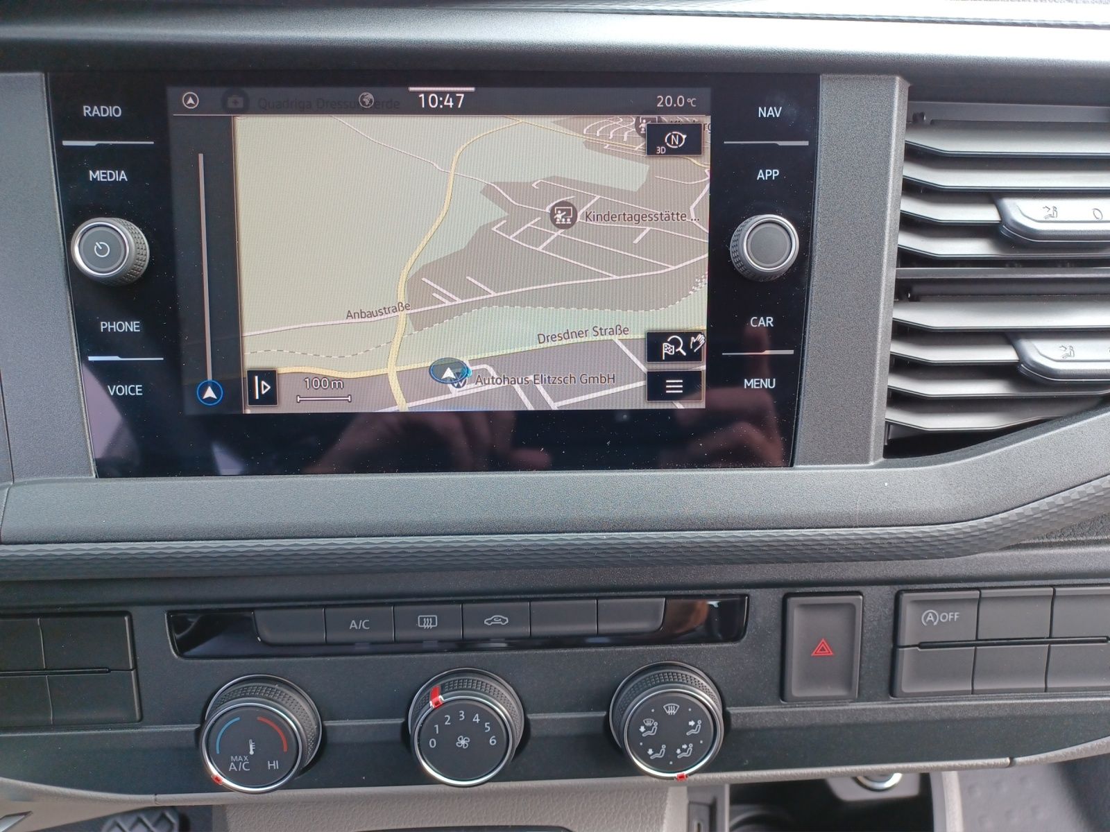 Fahrzeugabbildung Volkswagen T6.1 Transporter Kombi TDI LR NAVI LED KLIMA
