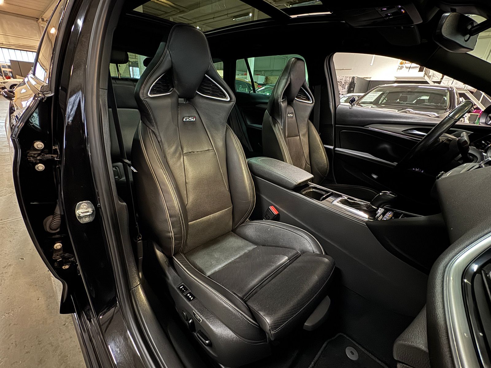 Fahrzeugabbildung Opel Insignia B Sports Tourer GSi 4X4 OPC PERFORMANCE