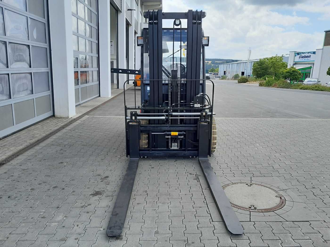 Fahrzeugabbildung Andere EP Equipment CPD50F8 / 5T / Triplex: 5,00m / ZVG