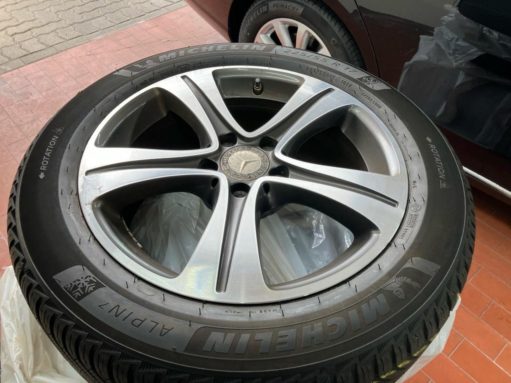 Mercedes-Benz E 220 d T Avantgarde LED Standheizung AHK Kamera